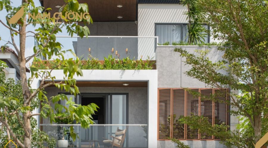 Cây xanh che bóng mát cho mặt tiền nhà hướng Tây