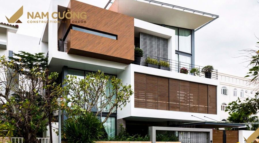 Mặt tiền nhà hướng Tây với thiết kế chống nóng hiện đại